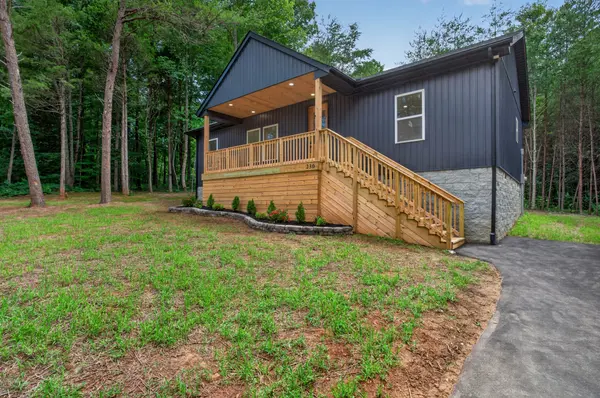 230 Hickory Ln, Sparta, TN 38583