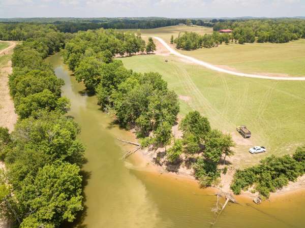 22 STEWMAN CREEK LANDING RD, Bath Springs, TN 38311