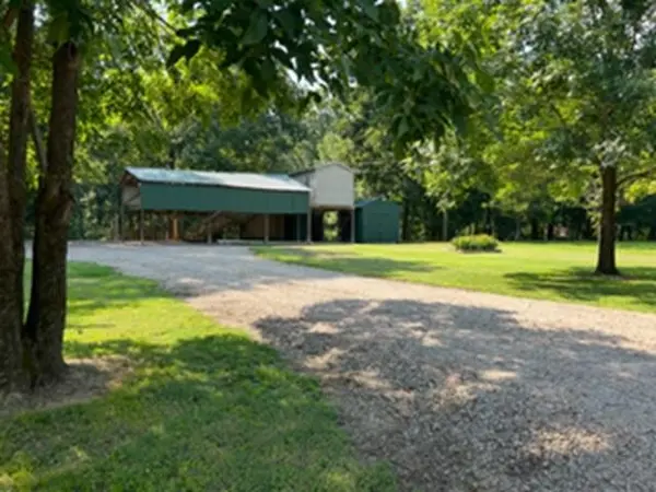 120 TOWBOAT LN, Adamsville, TN 38310