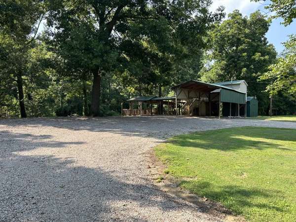 120 TOWBOAT LN, Adamsville, TN 38310