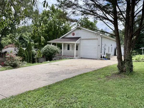 107 Fort St, Estill Springs, TN 37330