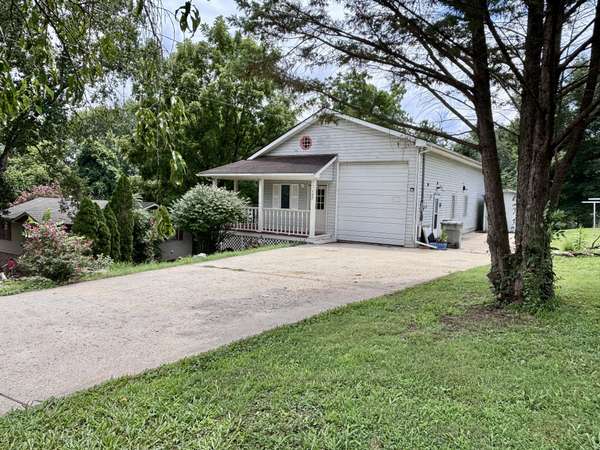 107 Fort St, Estill Springs, TN 37330