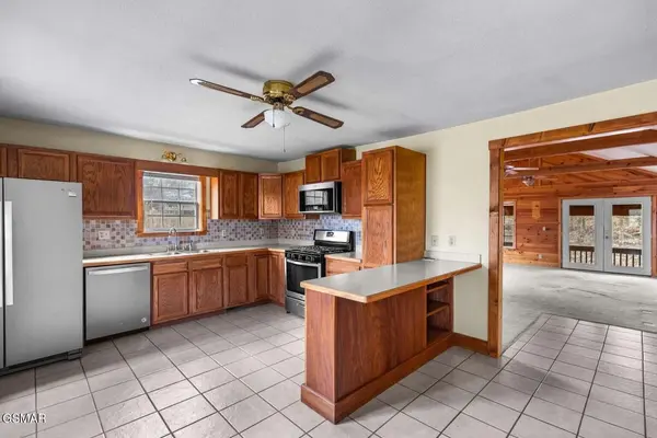 1027 Dean Circle, Dandridge, TN 37725