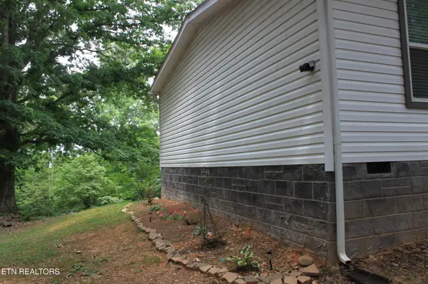 439 Zachary Rd, Blaine, TN 37709