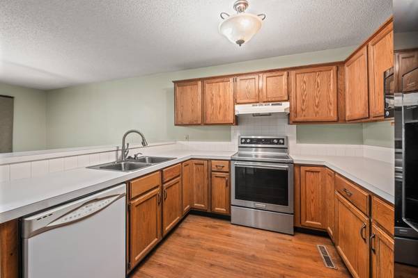 819 N Pine Grove St, Wichita, KS 67212-6641