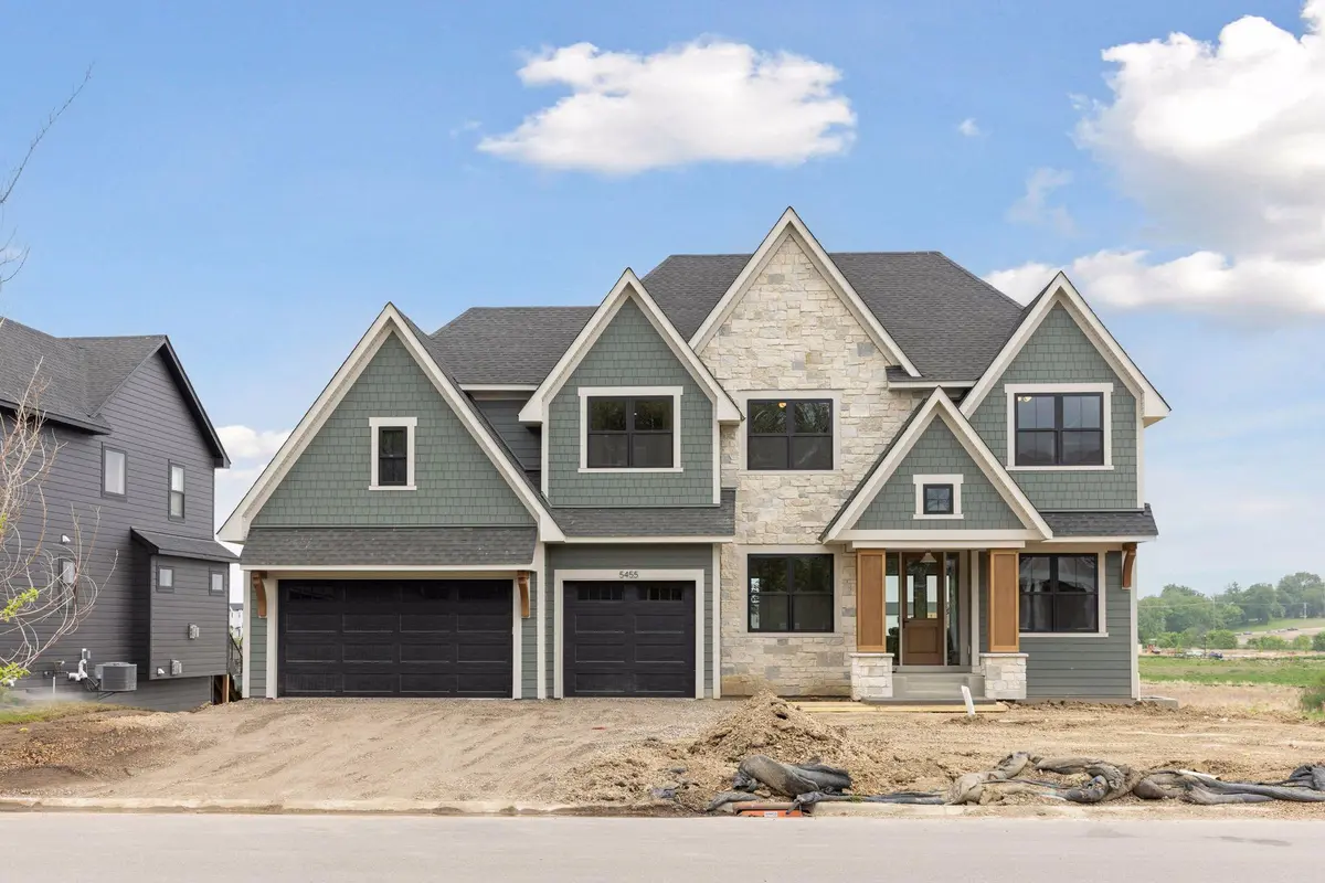 5455 Rolling Hills Pkwy, Victoria, MN 55318