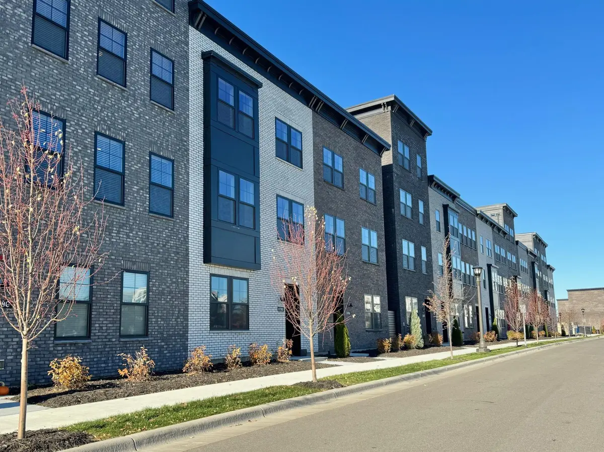 909 Mount Curve BLVD #E, Saint Paul, MN 55116