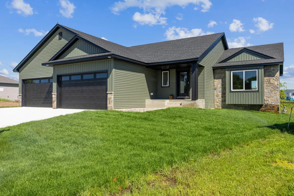 4695 3rd Street LOOP NE, Saint Cloud, MN 56304