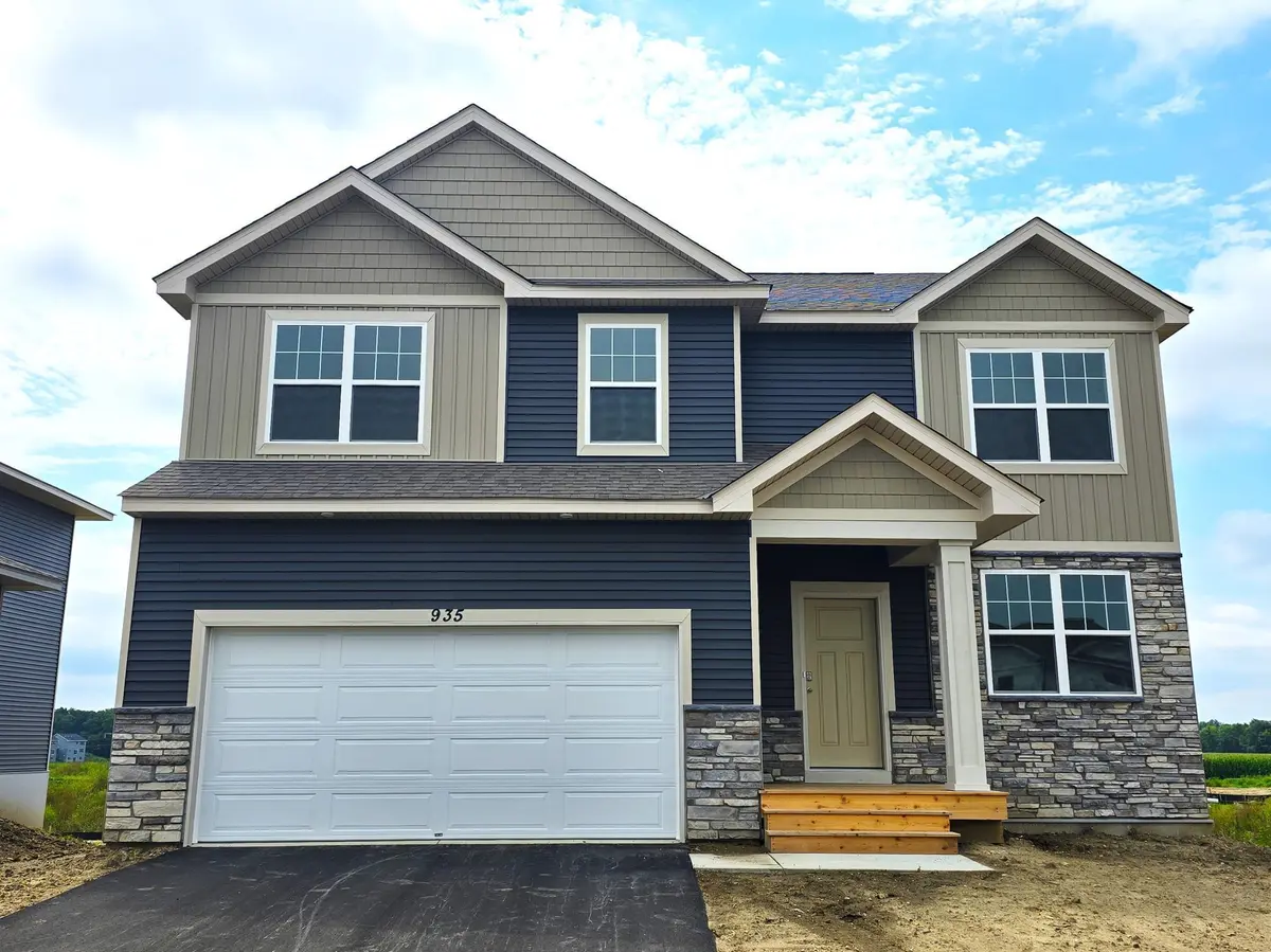 935 Redfield CIR, Delano, MN 55328