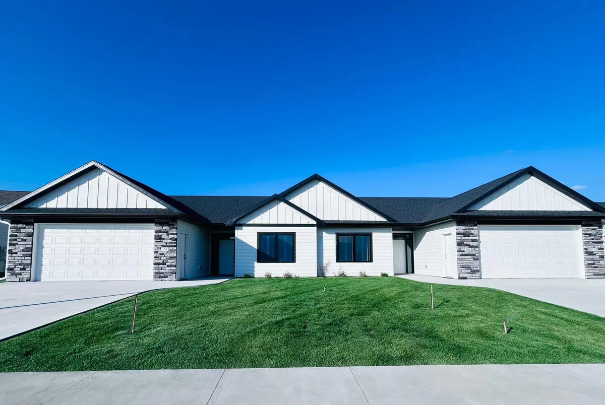 158 Sandstone DR NW, Eyota, MN 55934