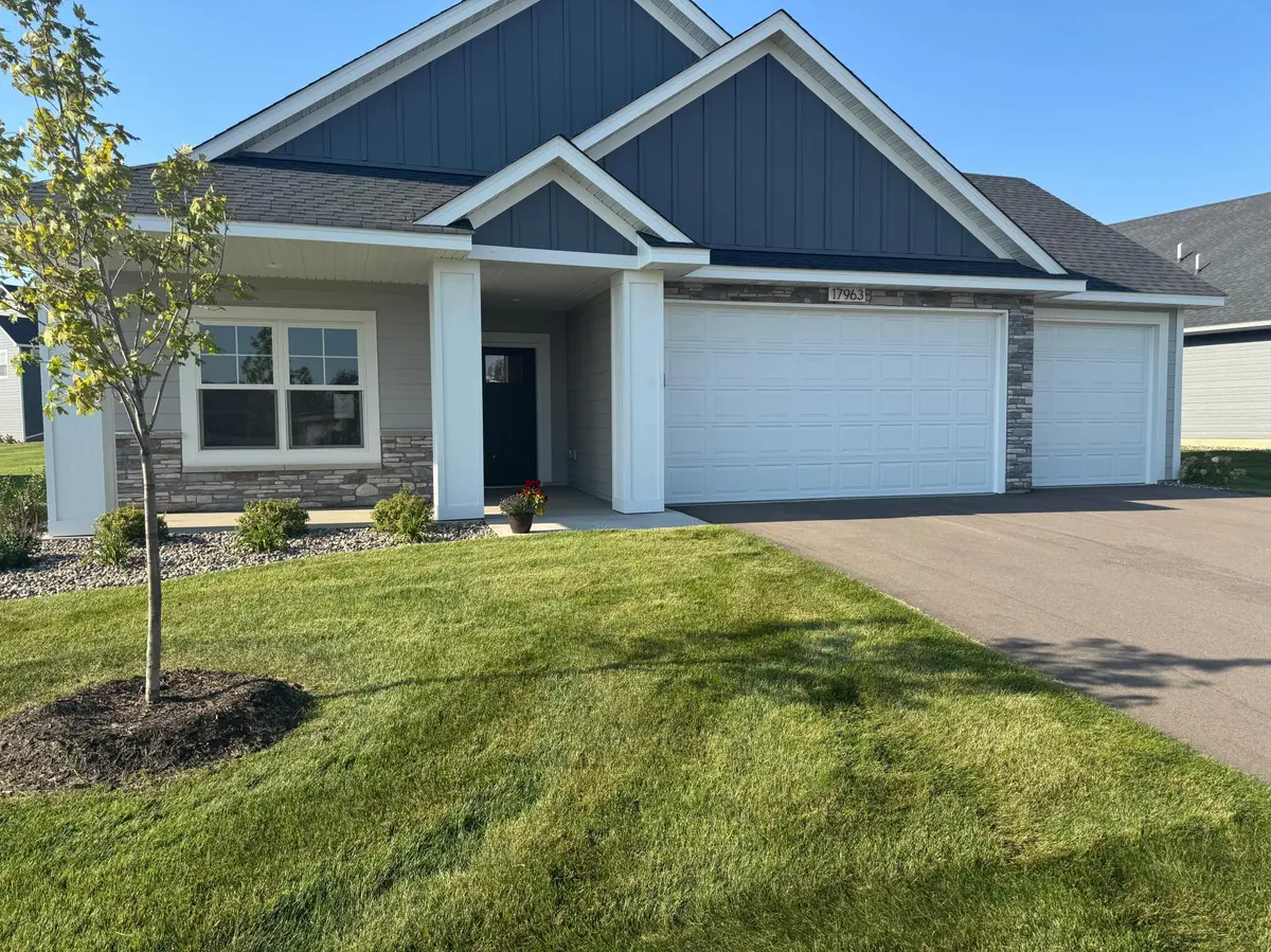 17963 Grantham LN, Lakeville, MN 55044