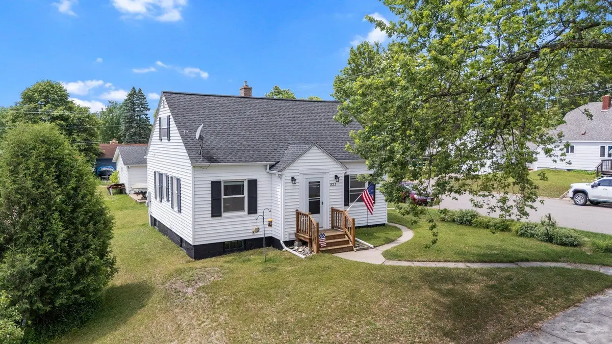 523 NW 5th AVE, Grand Rapids, MN 55744