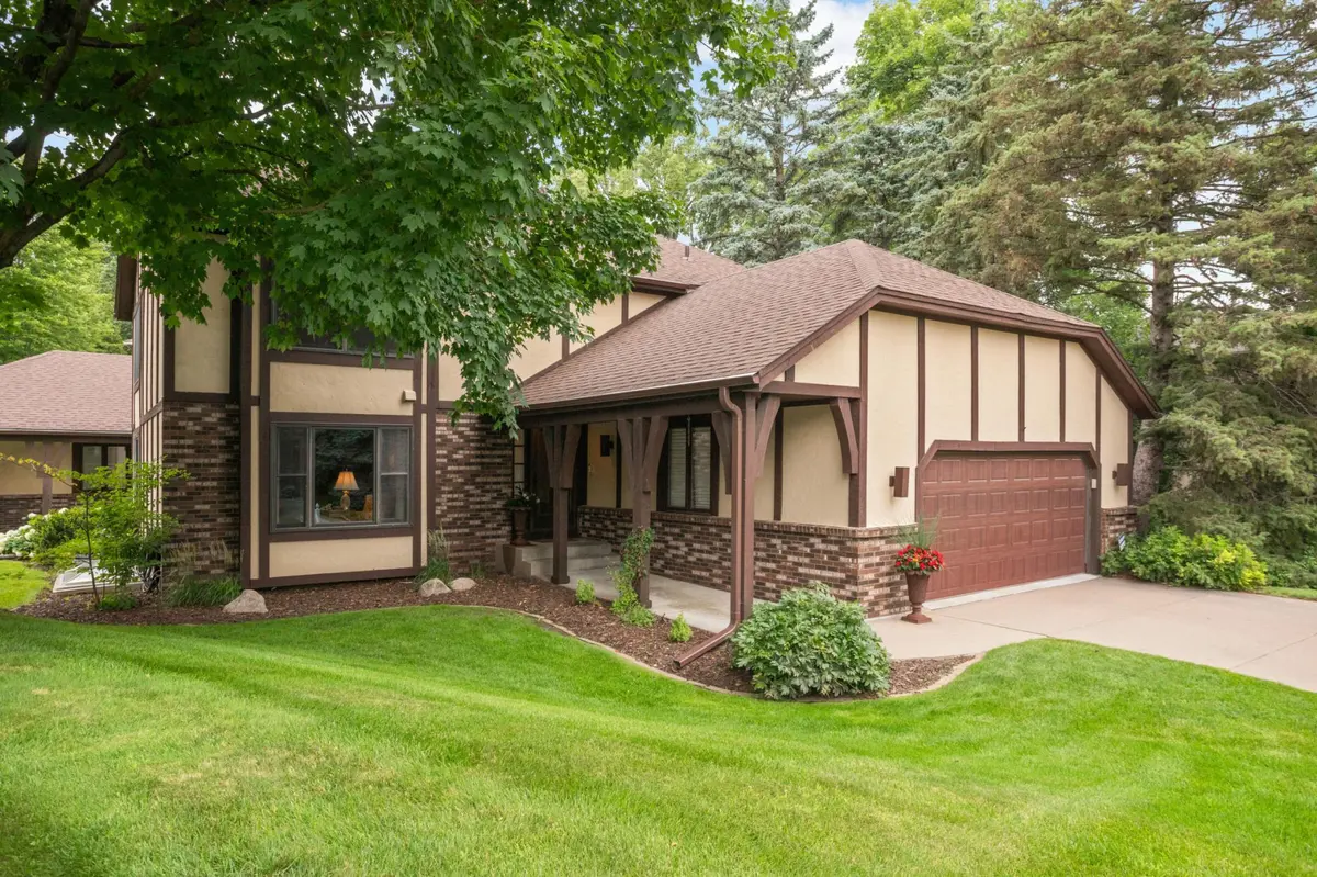 7708 Tanglewood CT, Edina, MN 55439
