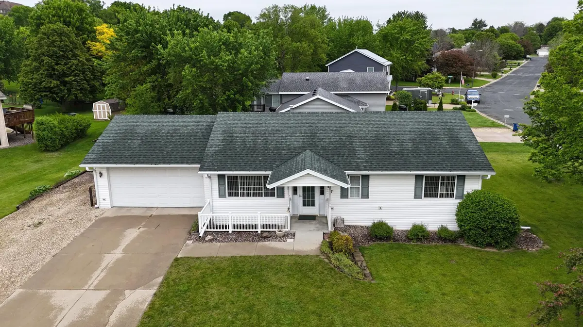 407 Cedar CT NE, Pine Island, MN 55963