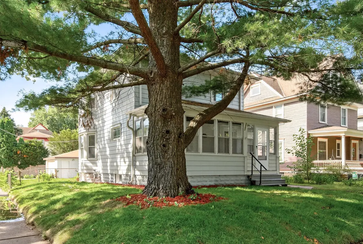 1702 Minnehaha AVE W, Saint Paul, MN 55104