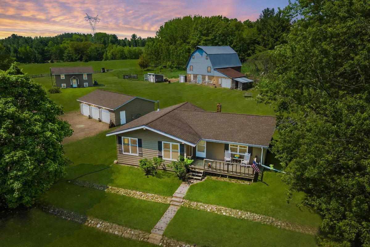 18400 Lundgren DR, Pine Lake Twp, MN 55735