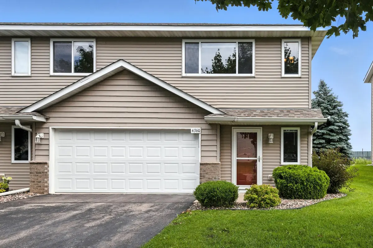 4360 Blakewood DR, Shakopee, MN 55379