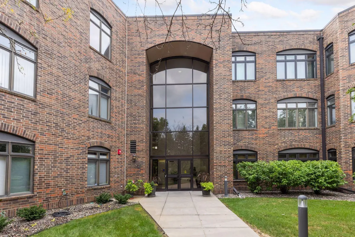5555 Dewey Hill RD #314, Edina, MN 55439