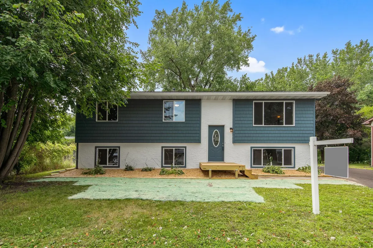 7163 Robin LN W, Centerville, MN 55038
