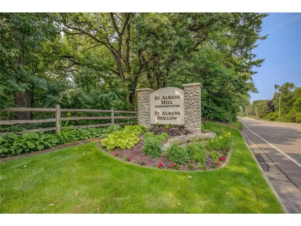 3020 Saint Albans Mill RD #215, Minnetonka, MN 55305