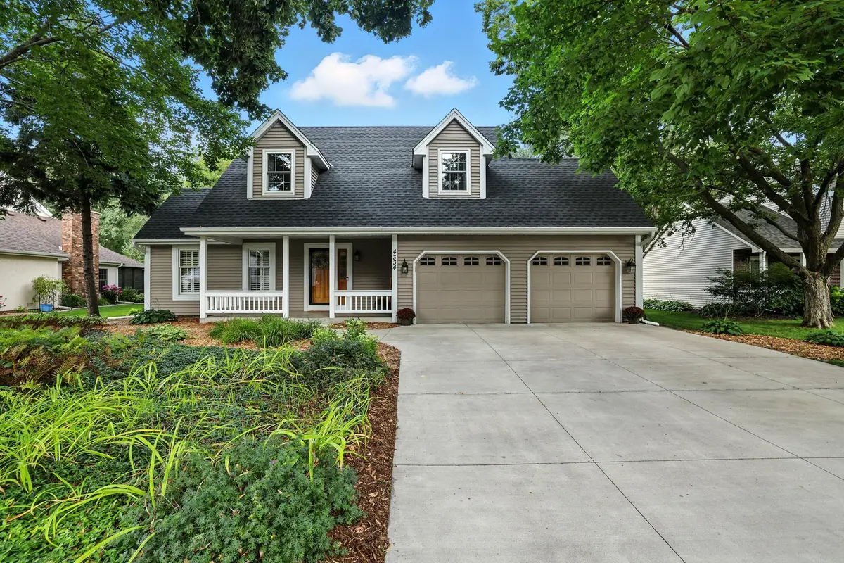 4334 Fisher LN, White Bear Lake, MN 55110