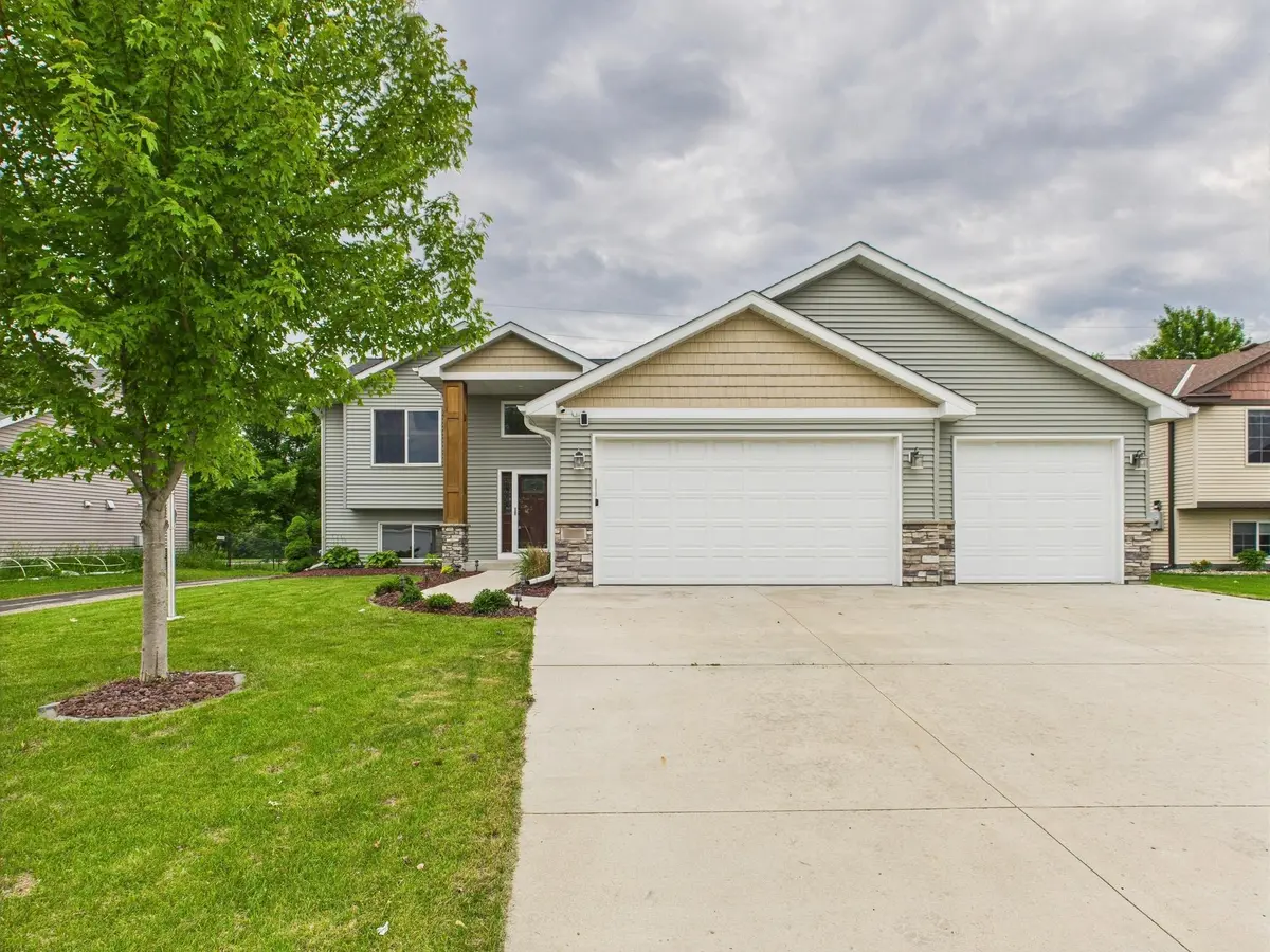 1214 Olivia ST SE, New Prague, MN 56071