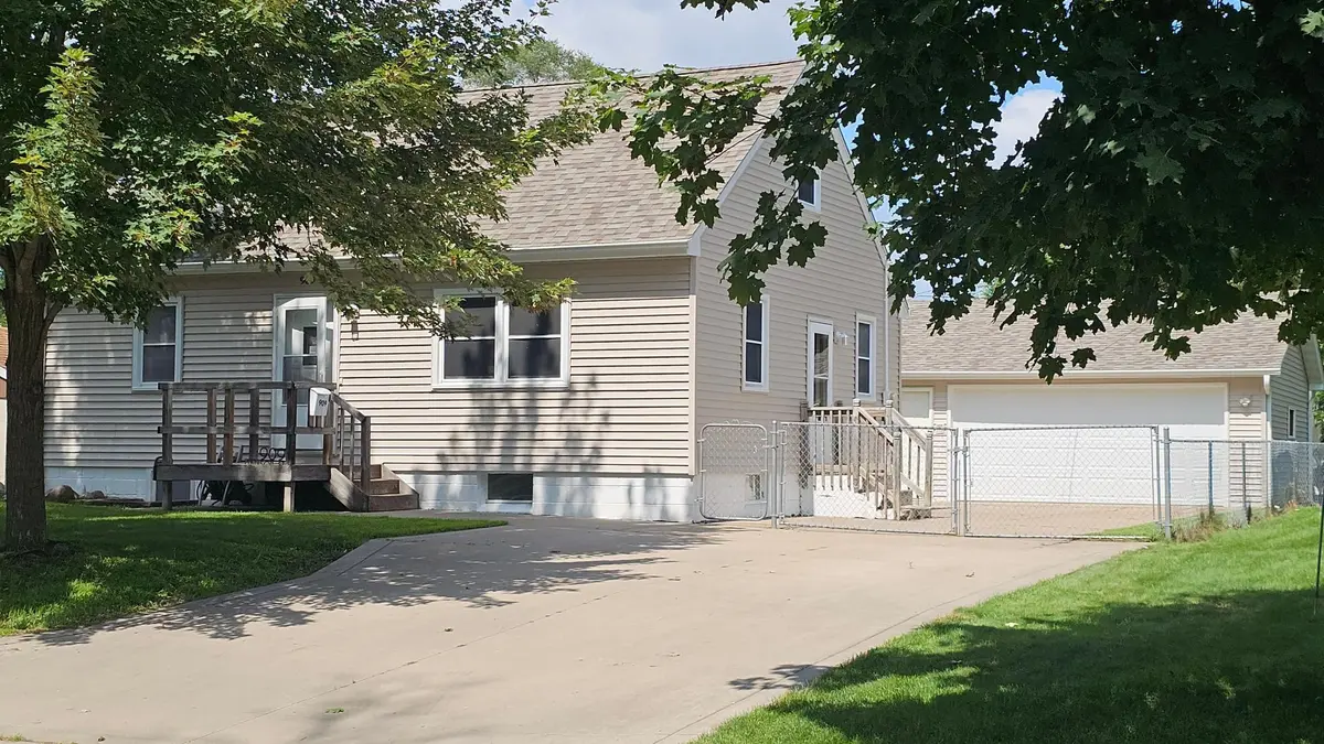 909 Madison ST, Anoka, MN 55303