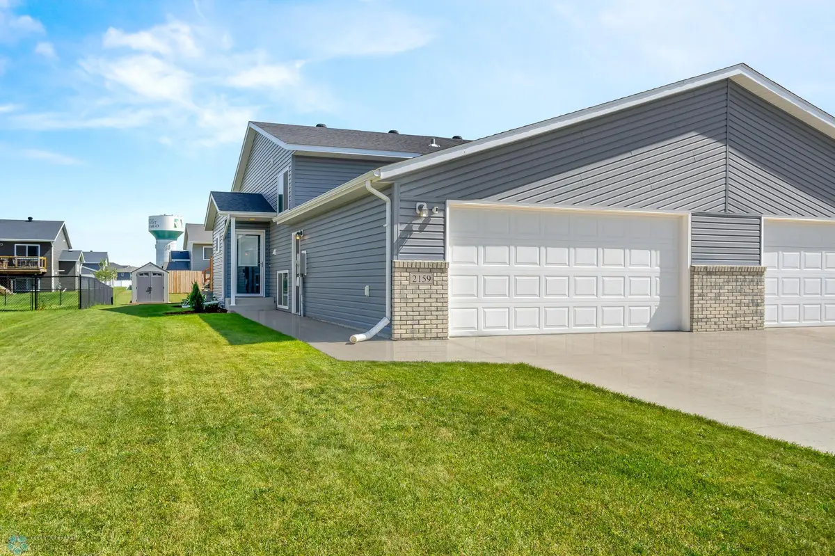 2159 Admiral DR W, West Fargo, ND 58078