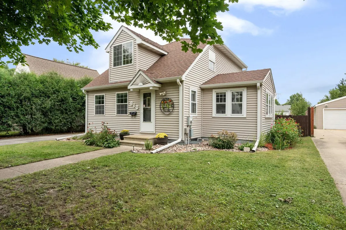 910 8th AVE SW, Austin, MN 55912