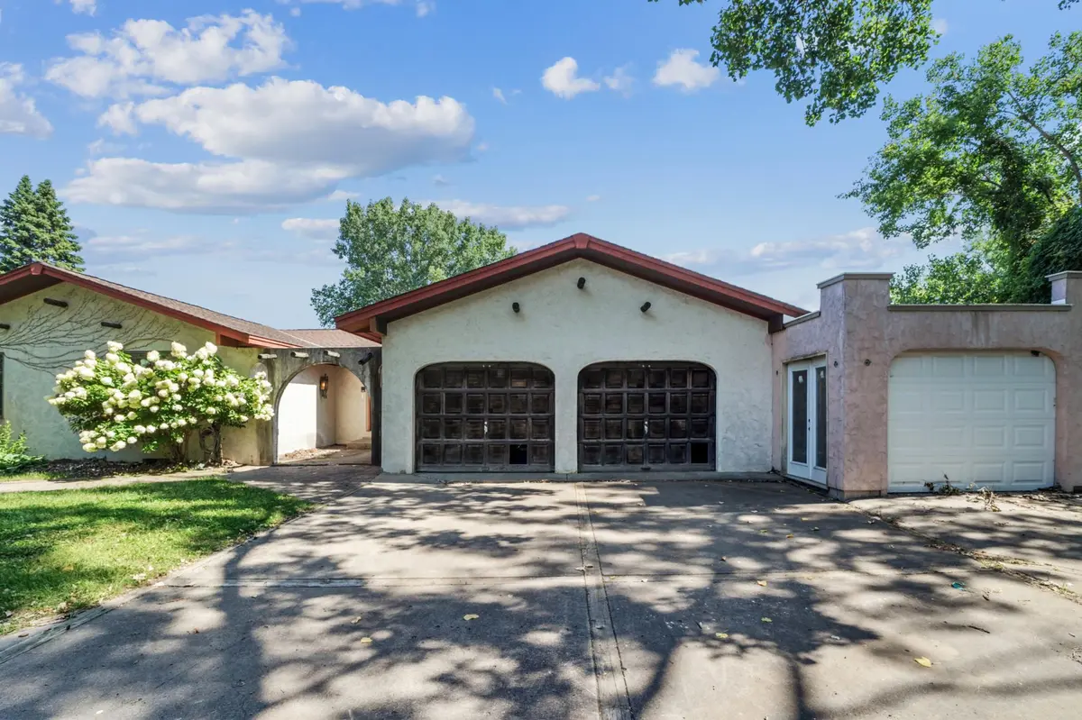 8409 Bayridge CIR, Bloomington, MN 55438