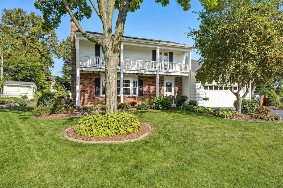 4653 Heritage Hills CIR, Bloomington, MN 55437
