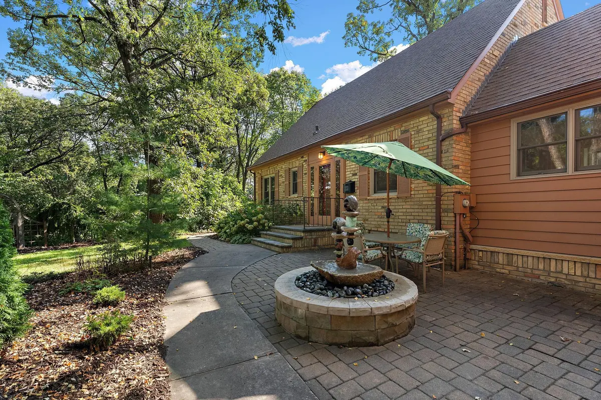 872 River LN, Anoka, MN 55303