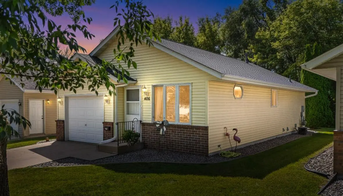 406 Lady Slipper AVE NE, New Prague, MN 56071