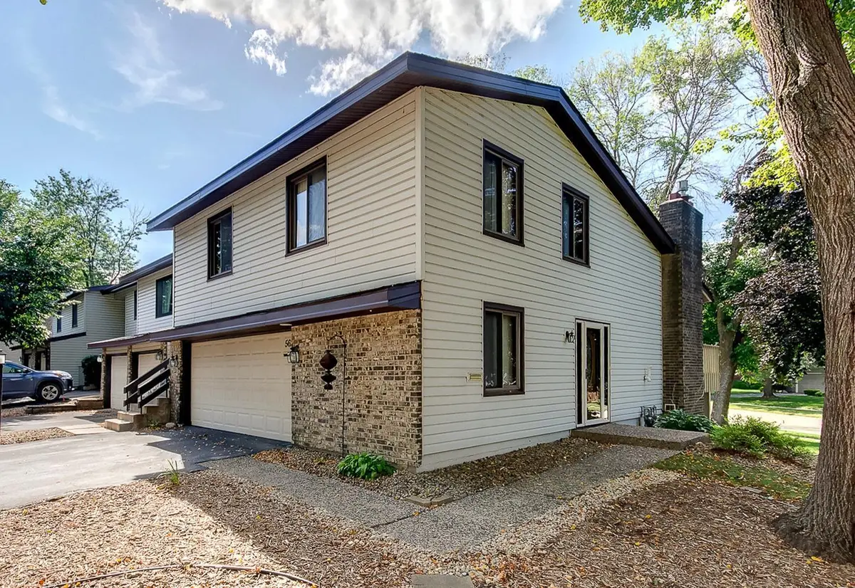 5624 Hyland Courts DR, Bloomington, MN 55437