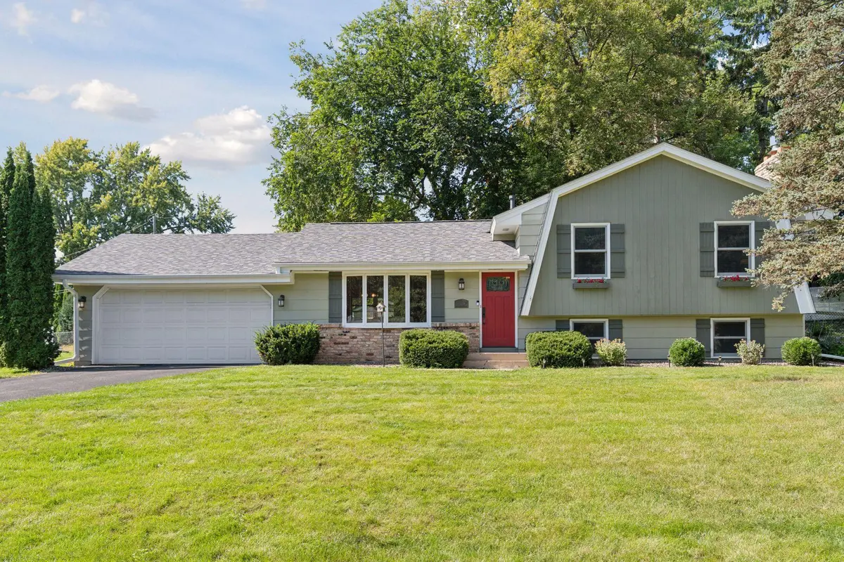 9917 Brookside CIR, Bloomington, MN 55431