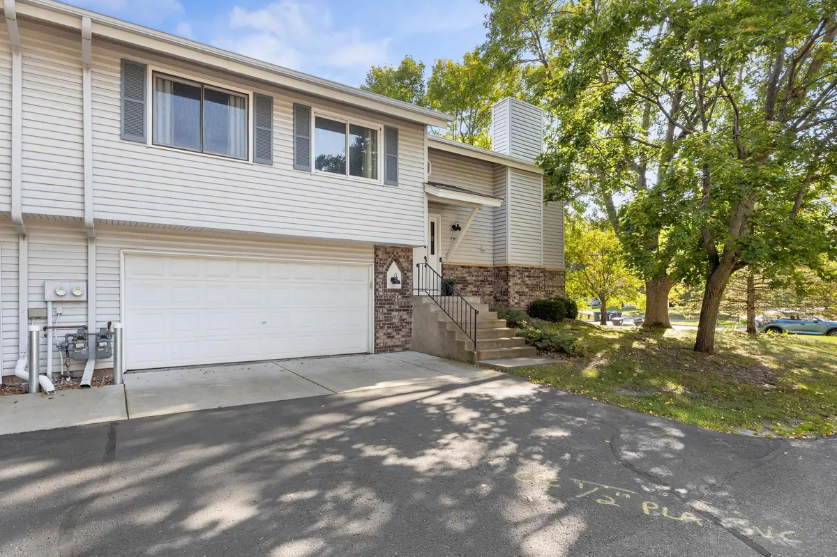 753 Evergreen CT, Burnsville, MN 55337