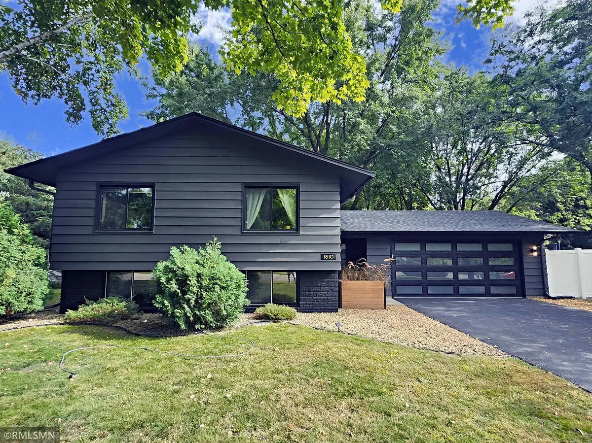 1810 Peony LN N, Plymouth, MN 55447
