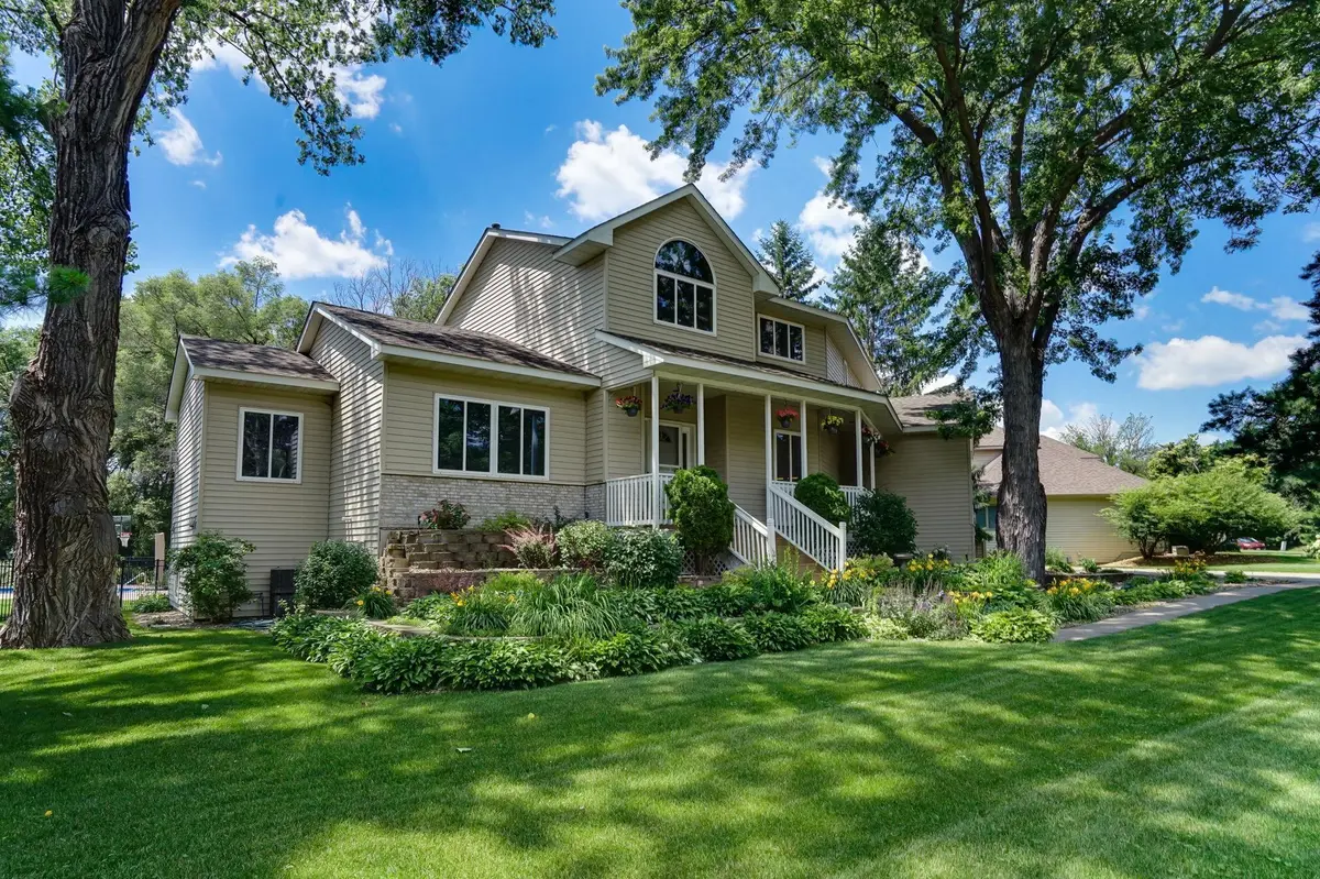 5061 Oxbow PL, Champlin, MN 55316