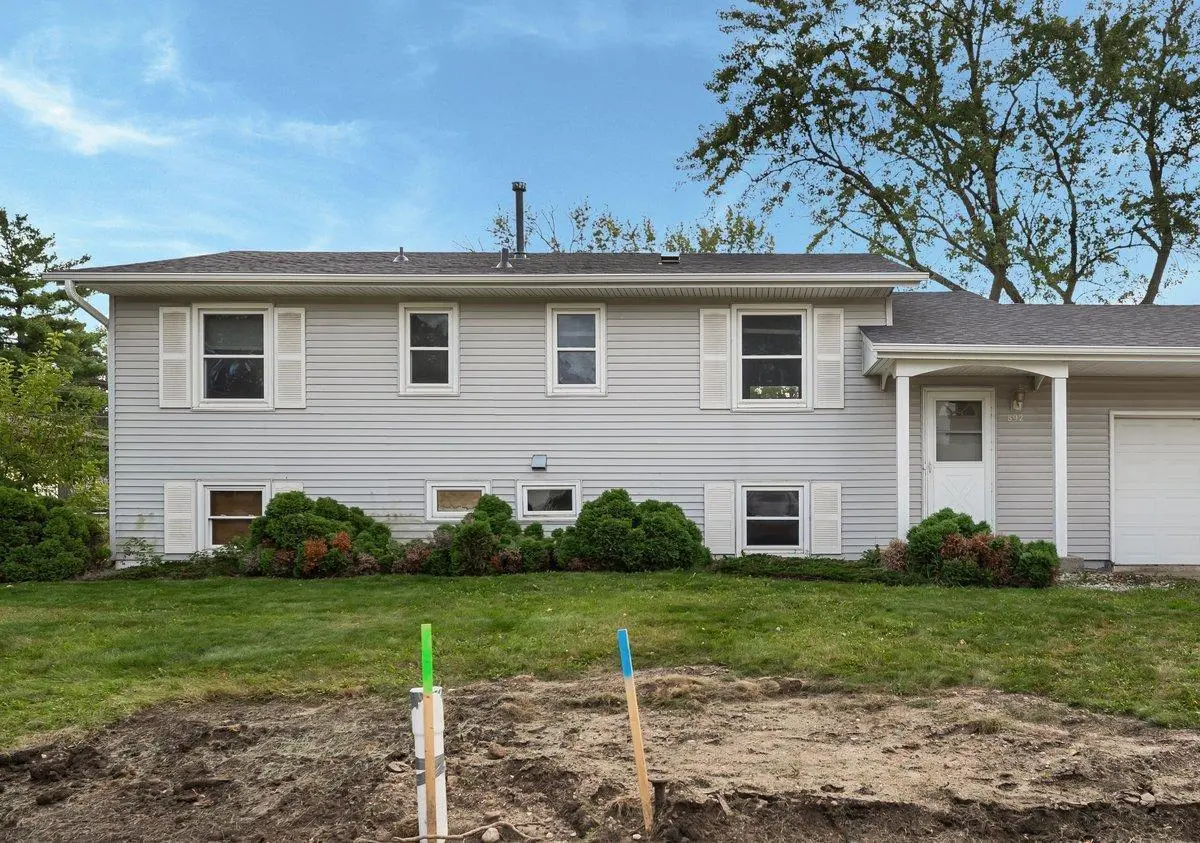 892 Redwell LN, Apple Valley, MN 55124