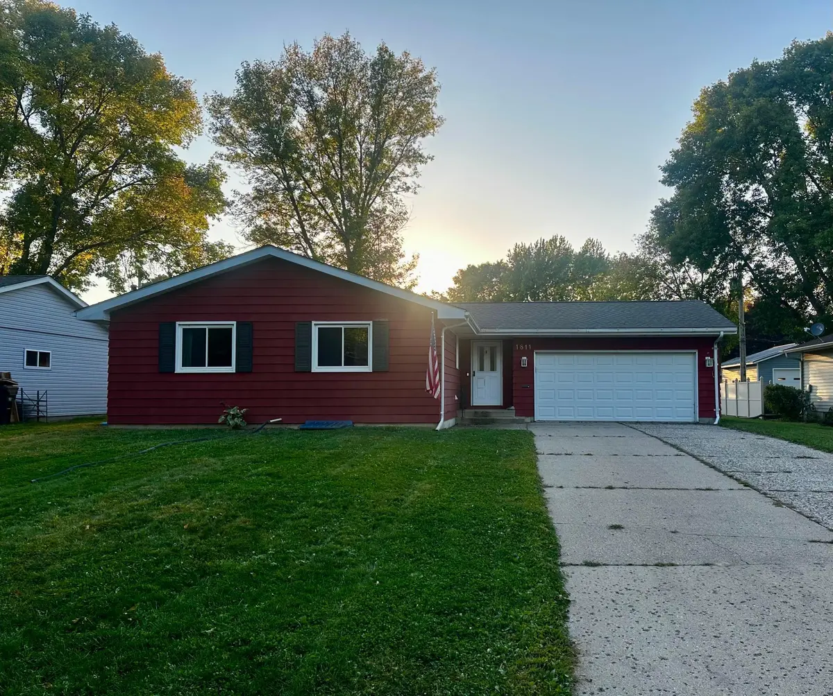1811 Judd AVE N, Glencoe, MN 55336