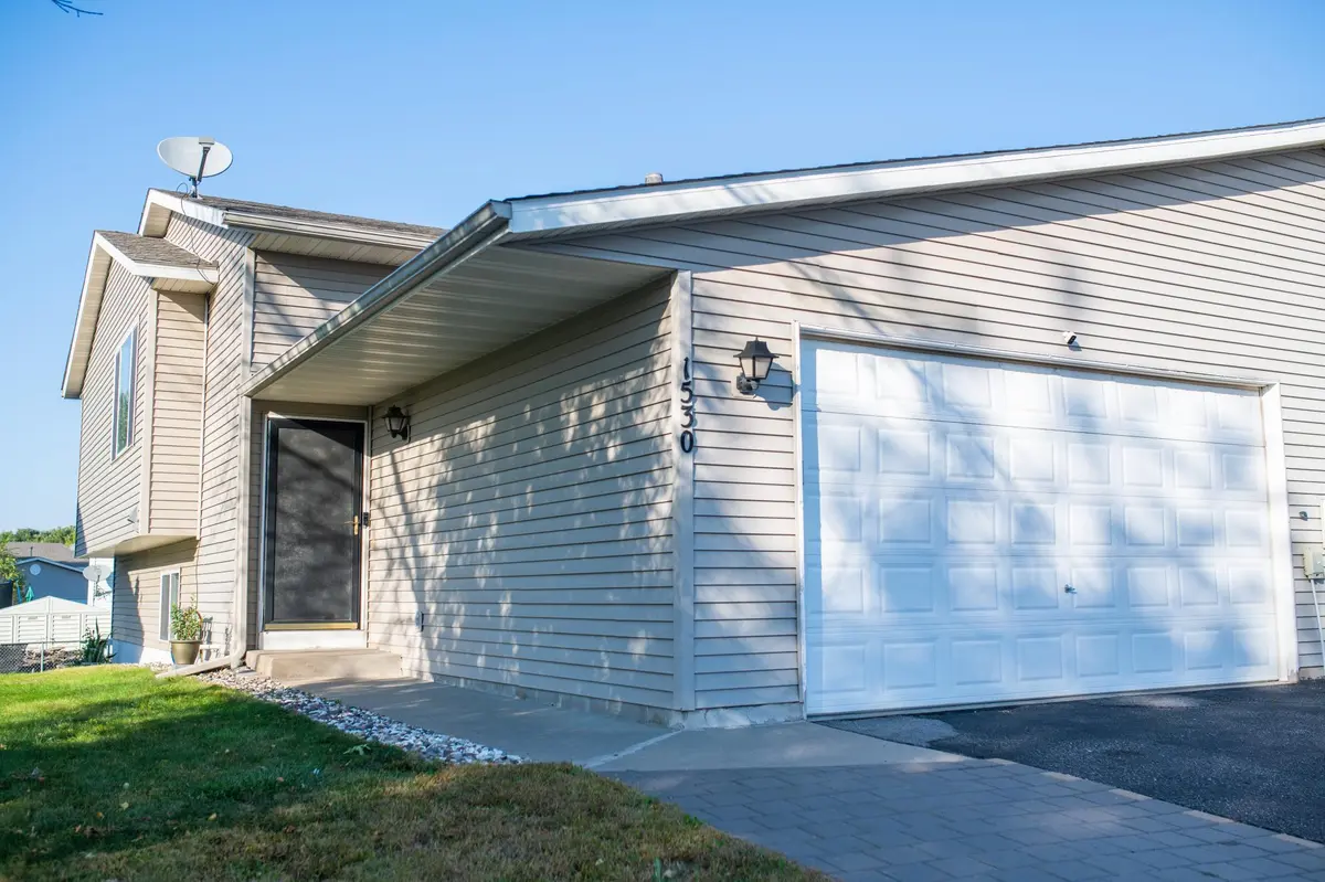 1530 Mcintosh CIR, Shakopee, MN 55379