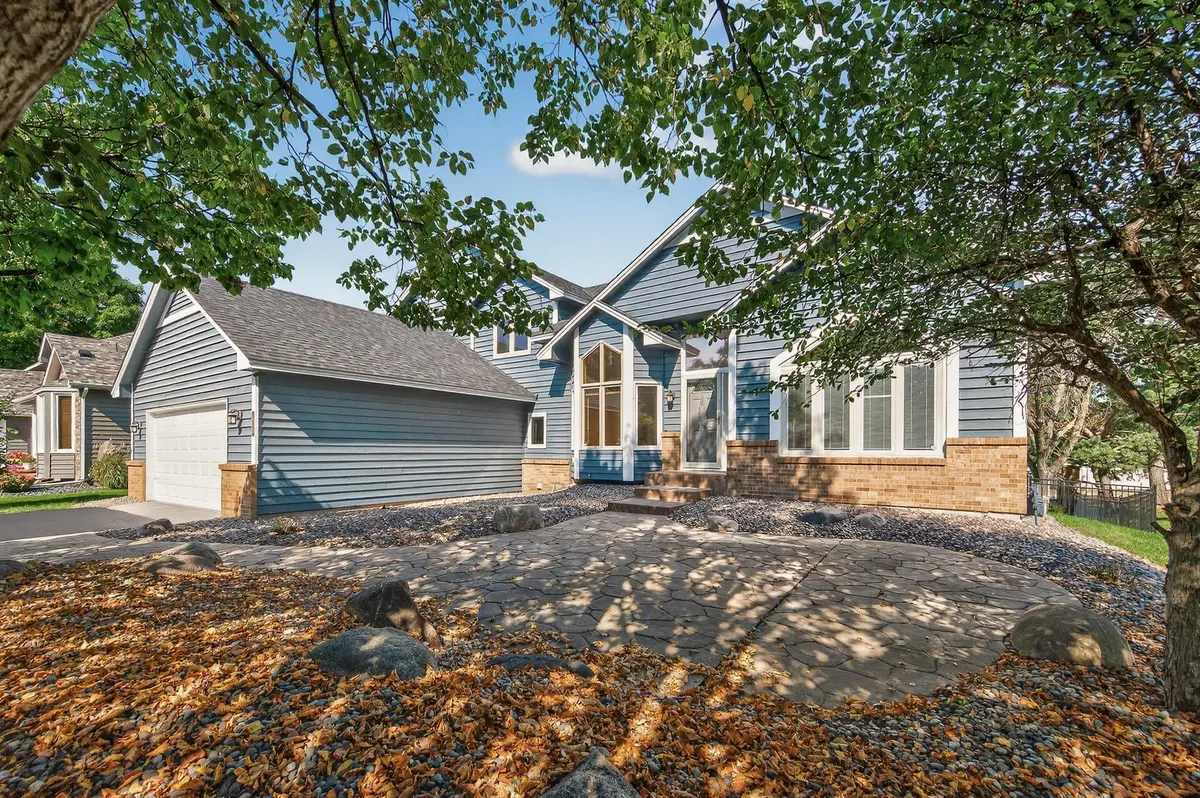 8883 Fountain LN N, Maple Grove, MN 55311