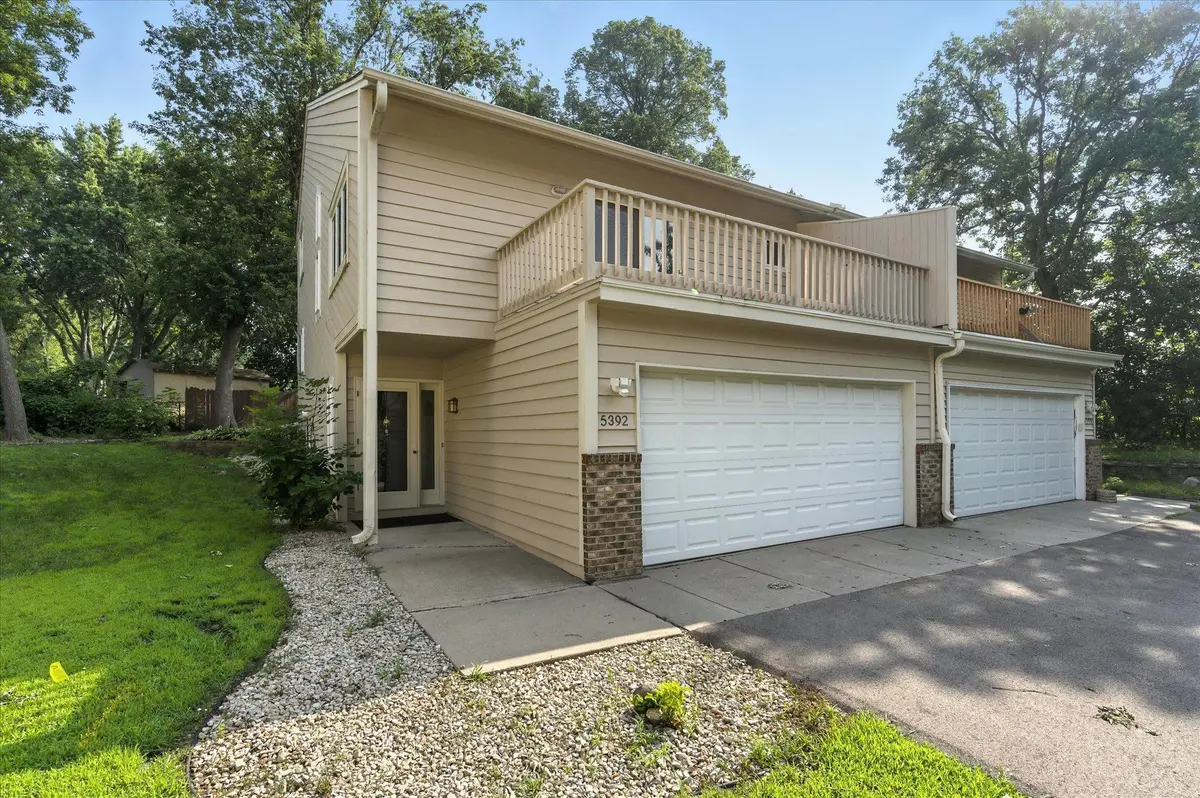 5392 W Old Shakopee CIR, Bloomington, MN 55437