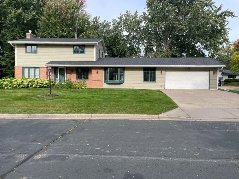 6096 Birchwood RD, Woodbury, MN 55125