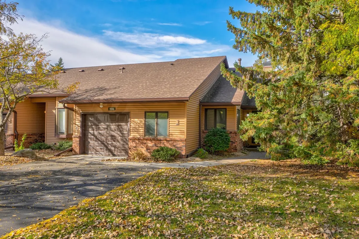 701 Dorland RD S #701, Maplewood, MN 55119