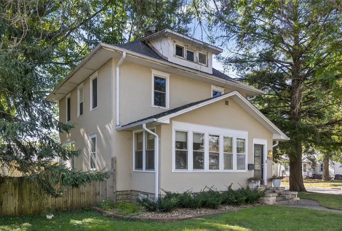 911 6th AVE NW, Austin, MN 55912