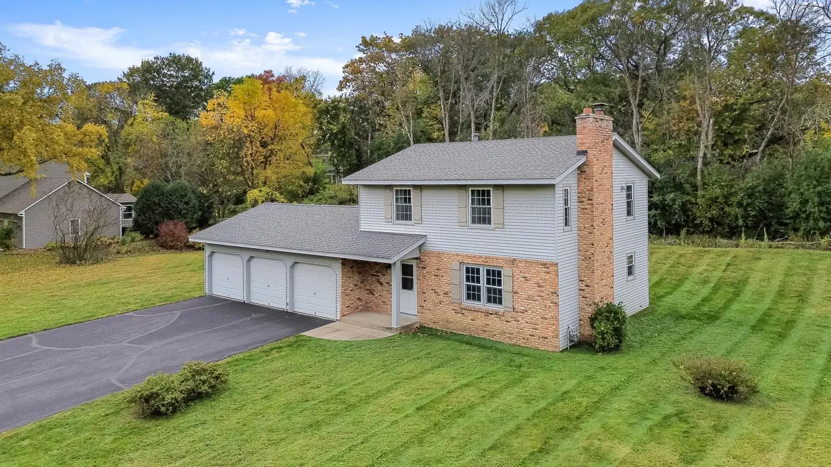 2000 Runnymeade CT, Minnetonka, MN 55305