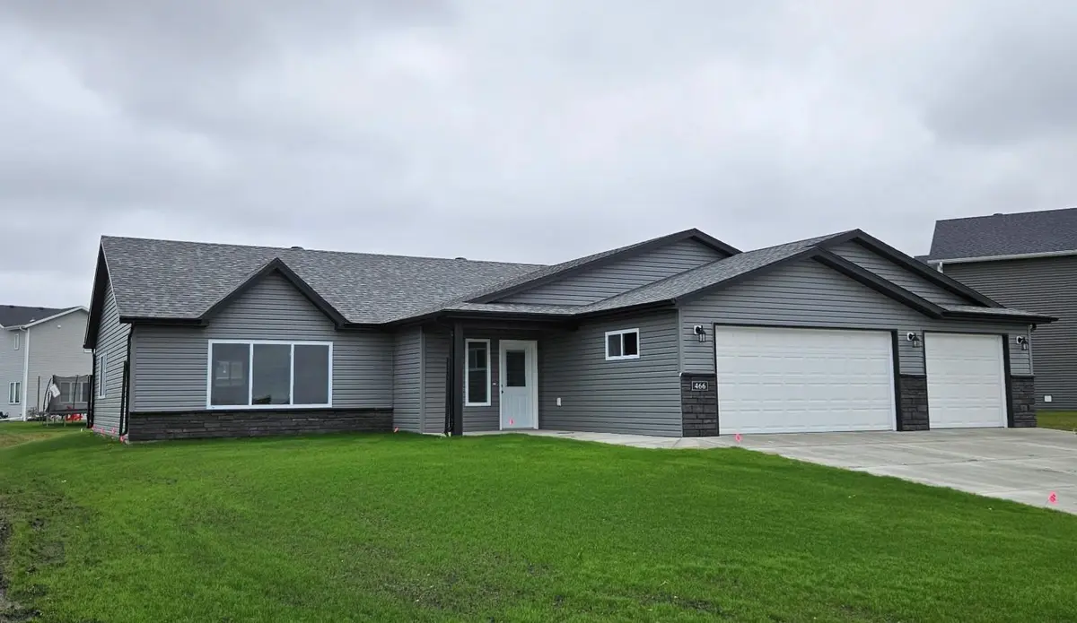 466 Skylane ST, Kindred, ND 58051