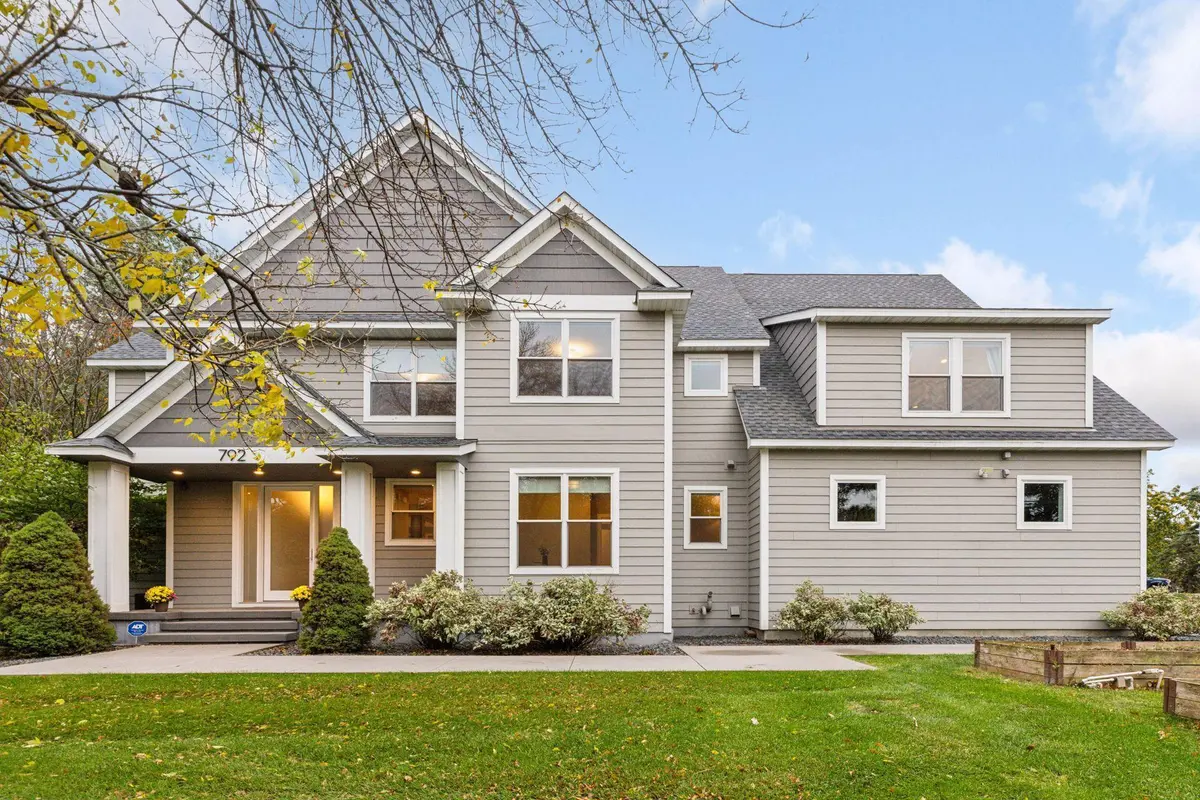 792 Hilltop RD, Mendota Heights, MN 55118