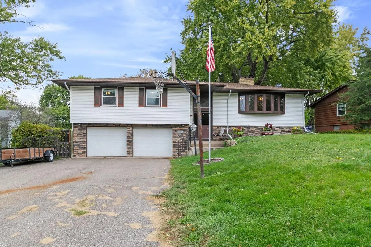 10004 Maple CIR, Bloomington, MN 55431